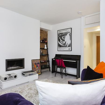 Veeve - Sophisticated Soho Apartment Лондон Екстериор снимка