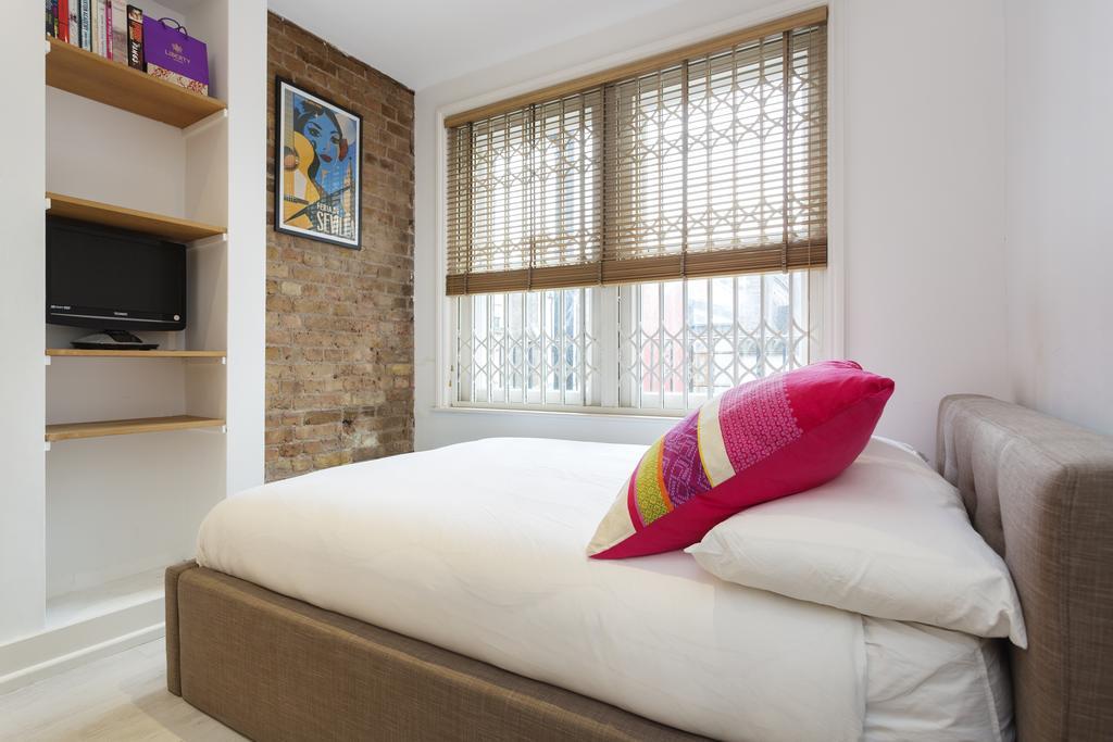 Veeve - Sophisticated Soho Apartment Лондон Екстериор снимка