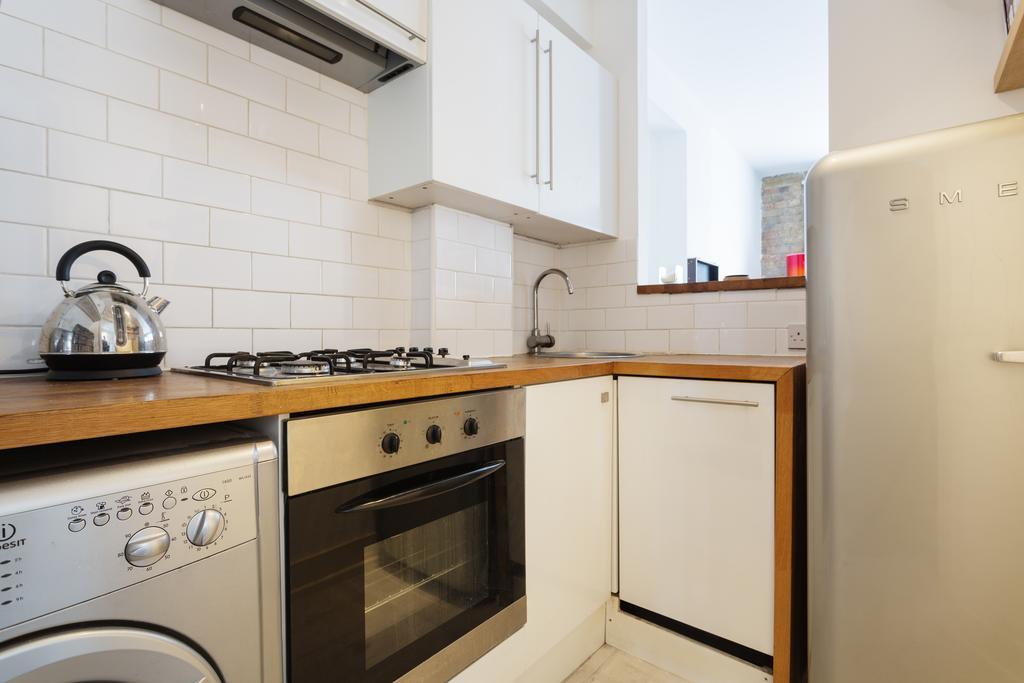 Veeve - Sophisticated Soho Apartment Лондон Екстериор снимка