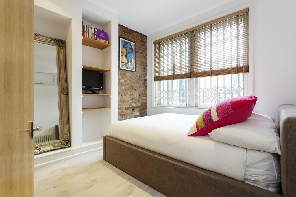 Veeve - Sophisticated Soho Apartment Лондон Екстериор снимка