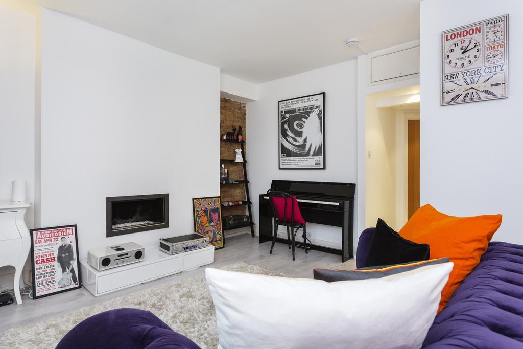 Veeve - Sophisticated Soho Apartment Лондон Екстериор снимка